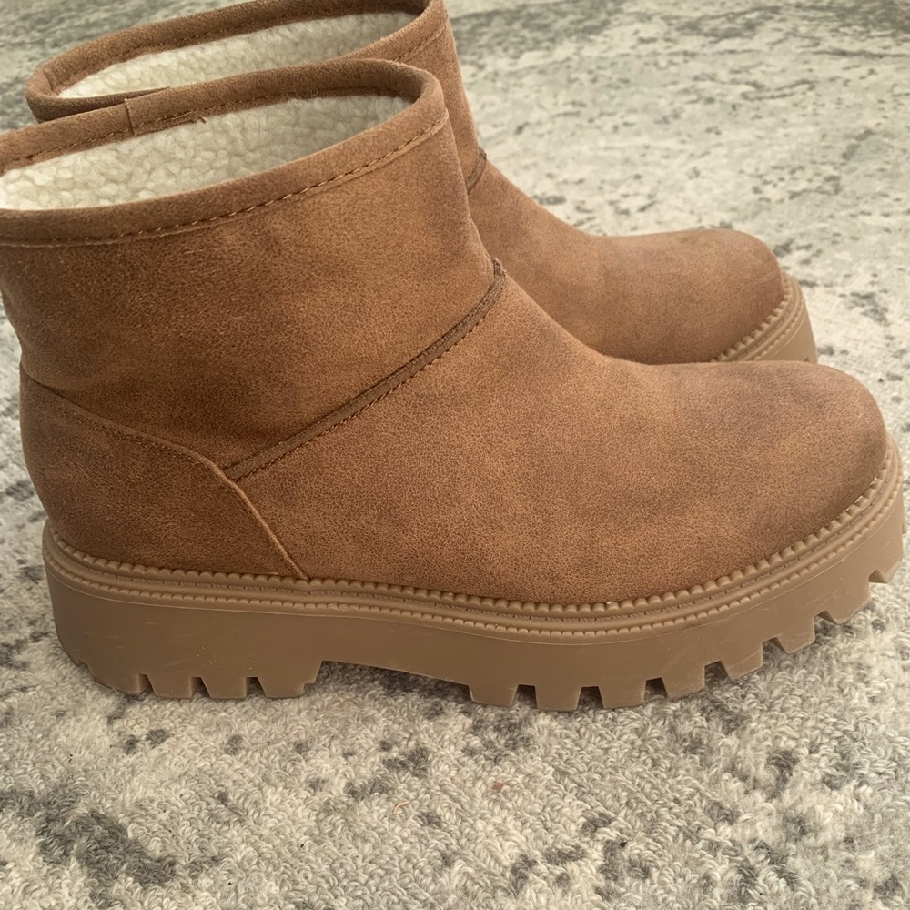 Dv dolce vita boots. Very comfortable and versatile .size 10